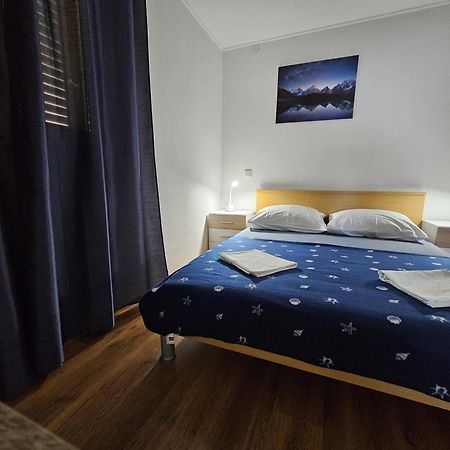 Modern Apartment Nikola In A Quiet Area Kaštel Stari Extérieur photo