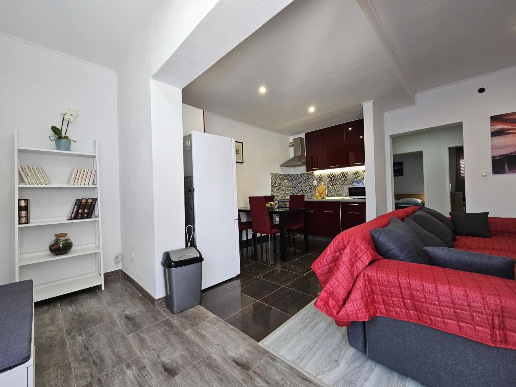 Modern Apartment Nikola In A Quiet Area Kaštel Stari Extérieur photo